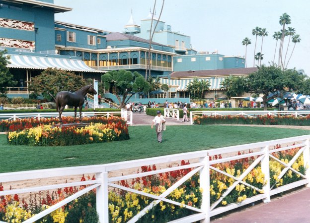 The+Santa+Anita+Race+Track+was+the+site+of+Bell+High%27s+2019+prom.